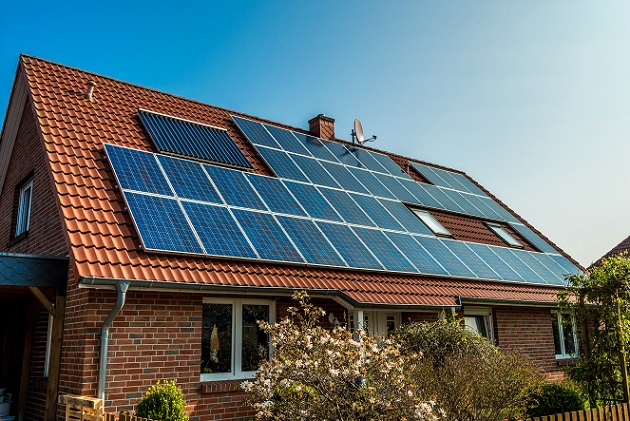 Würde man alle geeigneten Dächer einer Großstadt mit passenden Solarzellen ausstatten, dann könnten sie 100 % des privaten Strombedarfes abdecken. (#02)
