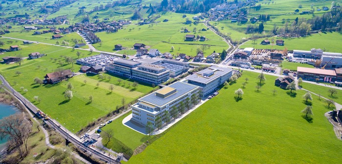 So wird der Hauptsitz von maxon in Sachseln ab Sommer 2018 aussehen. Vorne am See das neue Innovation Center.