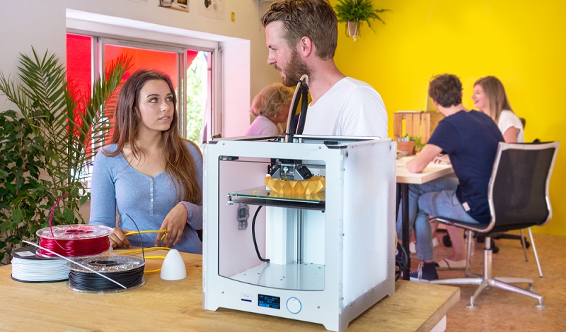 Ein 3D Druck Services ist ein Dienstleister, der in der Regel online 3D Printing Aufträge ausführt. Inzwischen hat sich das Geschäftsmodell bewährt und industrielle große 3D Printer stellen für Unternehmen oder Endverbraucher individuelle 3D Drucke her. (#03)