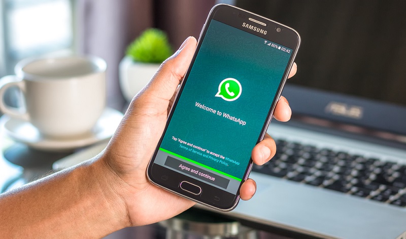 Wer Whatsapp nutzt, bewegt sich auf dünnem Eis, was Datenschutz und das Recht auf Weitergabe von Daten angeht. Nun droht durch das Urteil des Amtsgerichts Bad Hersfeld eine Abmahnwelle sondergleichen. (#01)