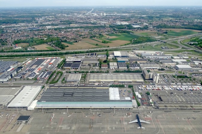 Luftaufnahme des Brüsseler Flughafens Zaventeen. (#3)