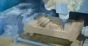 CNC-Fräse: Holz fräsen oder 3D-Druck?( Foto: Shutterstock- Zyabich)