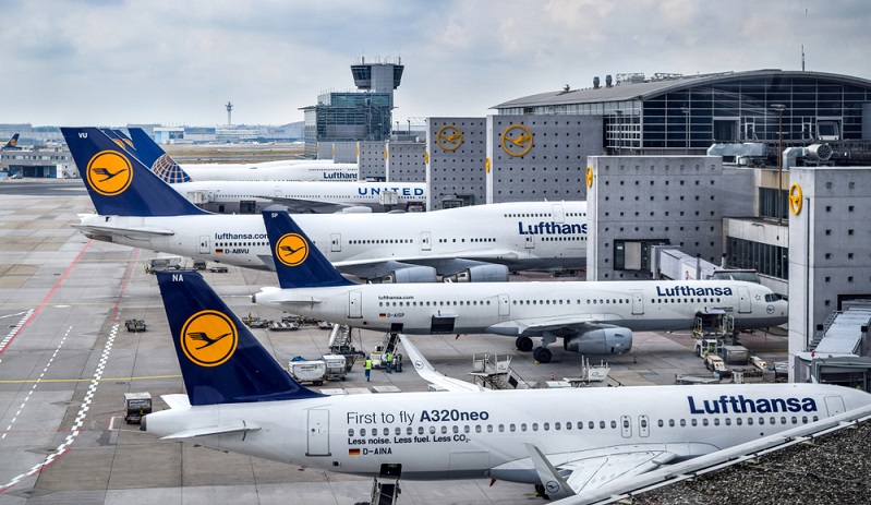 Die Hauptaufgabe der Leitwarte der Lufthansa besteht darin, die spezifischen Einrichtungen des Flughafens sowie alle gebäudetechnischen Anlagen zu kontrollieren und deren Funktion sicherzustellen.   Nur damit ist ein reibungsloser Flughafenbetrieb möglich. ( Foto: Shutterstock- _Nate Hovee )