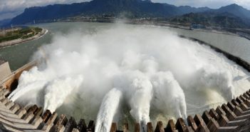 Wasserenergie: wie aus Wasser Strom wird und warum die Chinesen die Nase vorn haben ( Foto: Shutterstock- isabel kendzior )