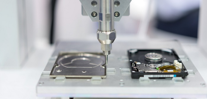 Datenrettung bei Festplatten in CNC-Maschinen ( Foto: Shutterstock-oYOo )