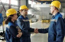 Onboarding in der Industrie: Kleine Geschenke bringen qualifizierte Mitarbeiter ( Foto: Adobe Stock - pressmaster )