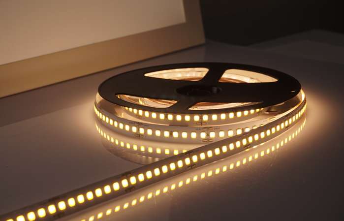 LED-Streifen sind nicht nur für Flure und Gänge geeignet, sondern auch für Ausstellungsflächen. ( Foto: Adobe Stock - Vanrap Hanse )