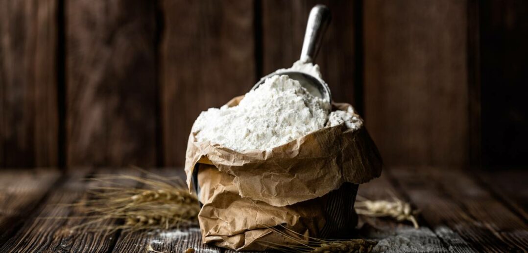 "Hatschi!" war gestern: So kommt das Mehl staubfrei in die Tüte ( Foto: Adobe Stock-Sunny Forest )