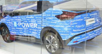 Nissan setzt auf Elektromobilität: Alle Modelle werden (Foto: AdobeStock 558920060 walterericsy)