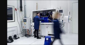 VARTA Innovation eröffnet hochmoderne Batterieforschungseinrichtung in (Foto: VARTA AG)