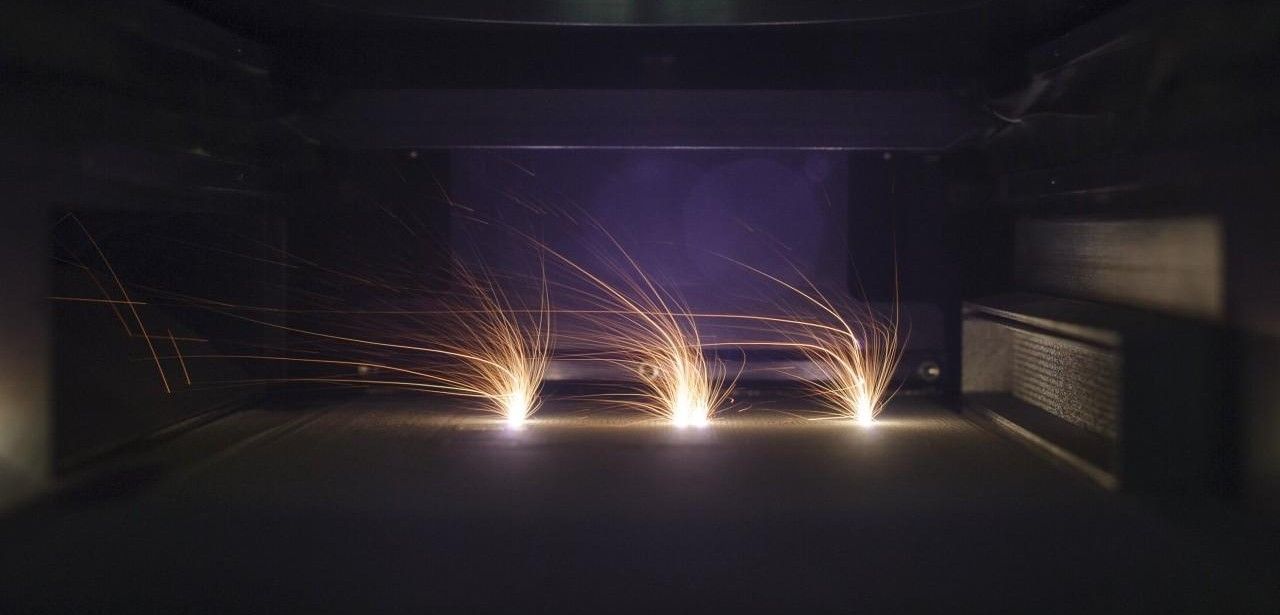 Optimierung des Pulverbett-Laserschmelzprozesses durch Hochgeschwindigkeitskameras von (Foto: Benjamin Pascher)