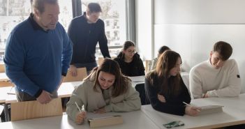 Schüler besuchen Hochschule: Einblick in Rechner- und (Foto: Hochschule Worms)