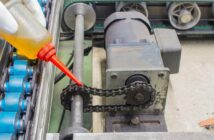 Das A und O der Maschinenpflege: Ein Blick auf Kettenschmierstoffe und ihre Bedeutung (Foto: AdobeStock - 254091792 ekkaluck)
