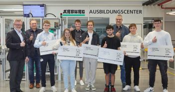 ARBURG ehrt Schüler für herausragende Leistungen in (Foto: ARBURG GmbH + Co KG)