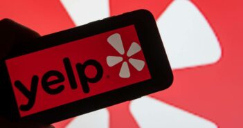 Yelp ist führend in der Online-Bewertungsbranche für Restaurants und Ladengeschäfte. (Foto: AdobeStock - 575573550 David)