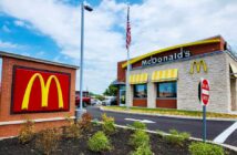 McDonald's ist in über 100 Ländern vertreten und bietet ein breites Sortiment an Produkten (Foto: AdobeStock-866808606 Refrina)