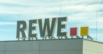 Rewe Group Hauptsitz in Köln mit nachhaltigen Märkten im Fokus. (Foto: AdobeStock 592782226-Annabell Gsödl)