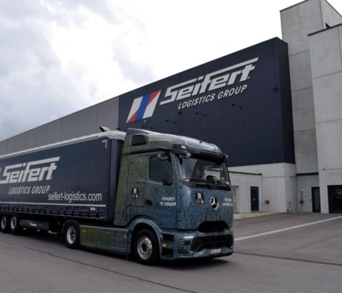 Der neue eActros 600 im Praxistest bei der Seifert Logistics Group. (Foto: Seifert Logistics Group)