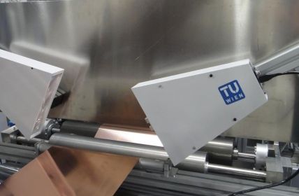 Inline-Ellipsometrie mit robusten Polarisationskameras ermöglicht präzise Schichtdickenmessung in (Foto: TU Wien, Forschungsgruppe Prozesstechnik)