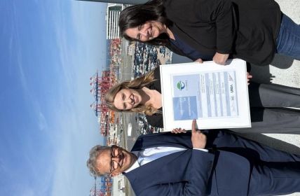Nachhaltige Anerkennung: JadeWeserPort erhält (Foto: Container Terminal Wilhelmshaven JadeWeserPort-Marketing GmbH & Co. KG)
