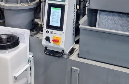 FluidWorker 50 automatisiert automatisch KSS-Regelung und sichert konstante (Foto: MAW Werkzeugmaschinen GmbH)