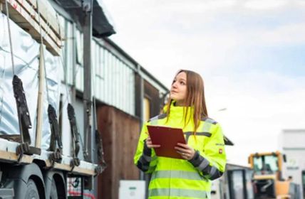 Holzwerke Ladenburger optimiert Logistik mit RampMan(R) cloudbasiertem hochflexiblem (Foto: LOGSOL GmbH)