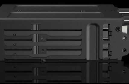 Acht U.2/U.3 SSDs im externen 5,25-Zoll-Vollmetall-Chassis mit zwei (Foto: Cremax Europe GmbH)