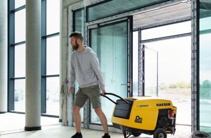 Kompakte e-power Kompressoren liefern bis zu 15 bar ölfrei (Foto: KAESER KOMPRESSOREN SE)