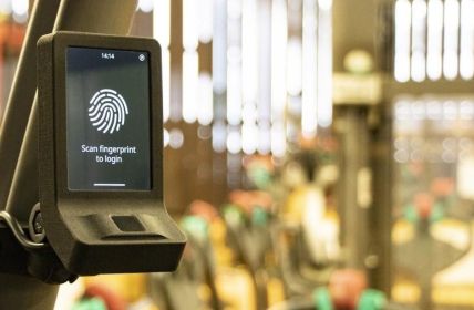 QOC präsentiert biometrische Staplerzugänge mit Fingerabdruck und sicherer (Foto: QOC Technologie GmbH)