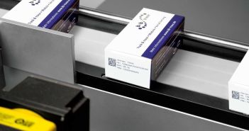 Gesetzliche Chargencodierung sichert Qualität, Rückverfolgbarkeit, Risiken, Effizienz, Transparenz, (Foto: b+b Automations- und Steuerungstechnik GmbH)