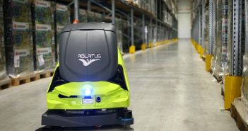 ADLATUS Robotics zeigt auf LogiMAT autonome Roboter für (Foto: ADLATUS Robotics GmbH)