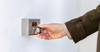 ASSA ABLOY erweitert Portfolio: CLIQ Leser innen und außen (Foto: Kay Herschelmann)