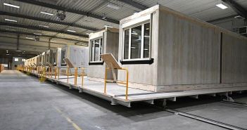 SH Holz & Modulbau liefert ETA-geprüfte Raummodule termingenau (Foto: Achim Dathe SH HOLZ & MODULBAU)