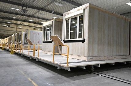 SH Holz & Modulbau liefert ETA-geprüfte Raummodule termingenau (Foto: Achim Dathe SH HOLZ & MODULBAU)