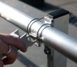 Spezialist installiert HYGHTS-Geländersystem auf Flachdach deutlich schneller als (Foto: HYMER-Leichtmetallbau GmbH & Co. KG)