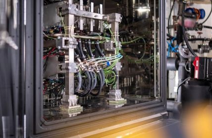 Validierung von Hochleistungs-ECUs sichert autonomes Fahren unter extremen (Foto: KST Motorenversuch GmbH & Co. KG)