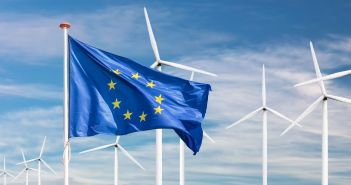 Windkraftausbau stärkt Europas Energieunabhängigkeit und Versorgungssicherheit nachhaltig weiter (Foto: AdobeStock - Martin Bergsma - 499830072)