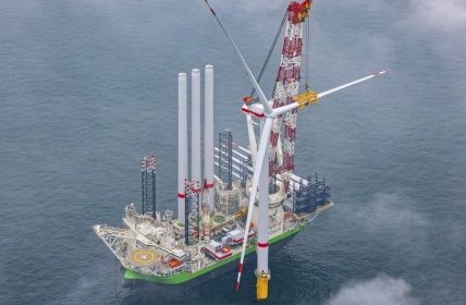 RWE installiert 22. Offshore-Windturbine vor Juist und erreicht (Foto: RWE/FLYING FOCUS)